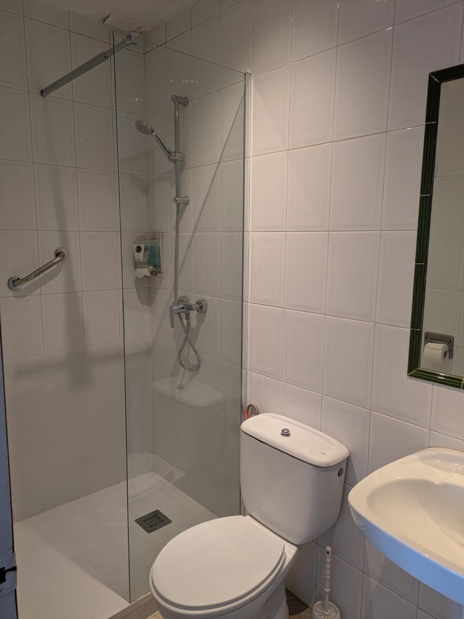 Apartamentos Mitus Canet De Mar Kültér fotó