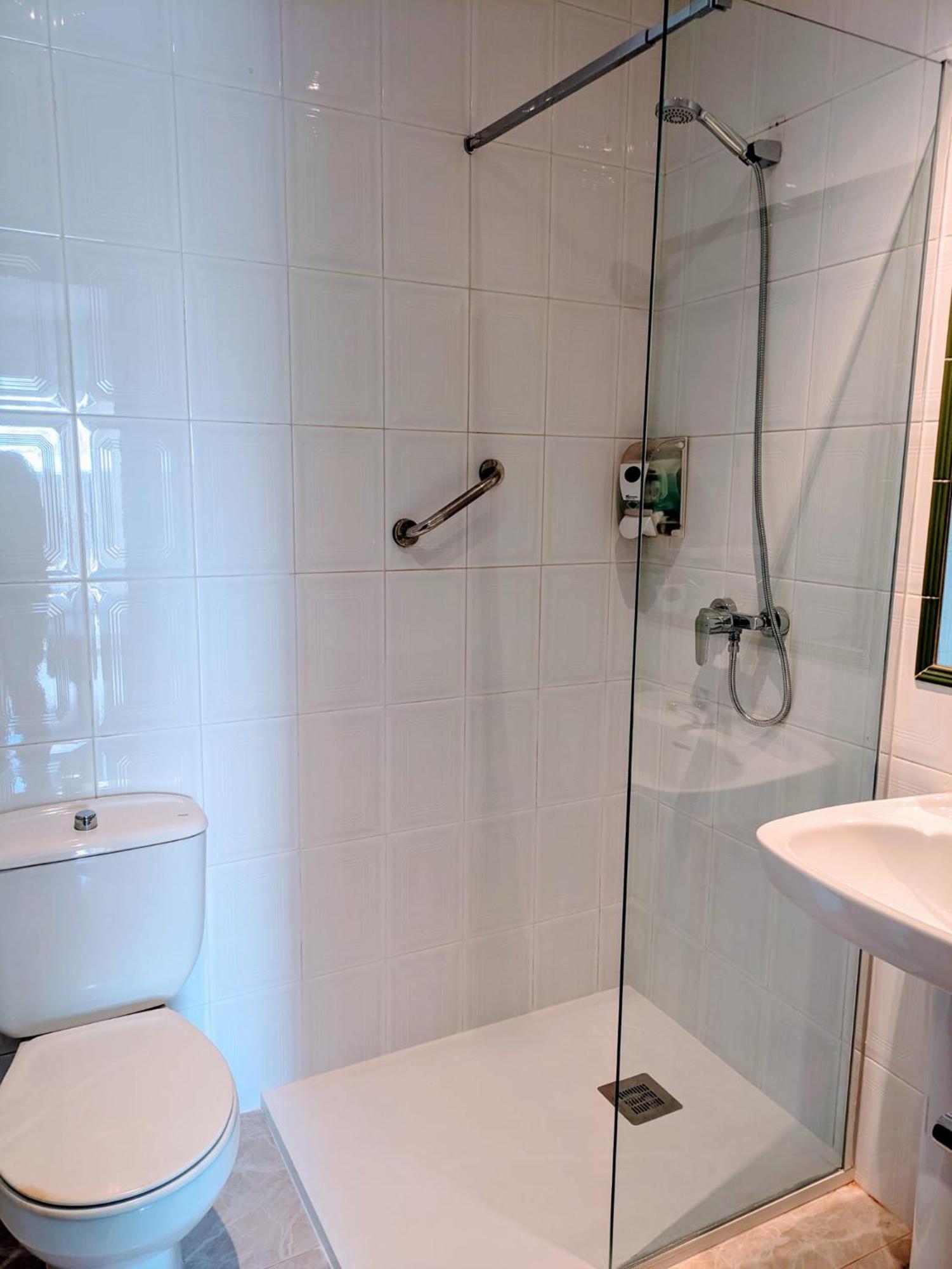 Apartamentos Mitus Canet De Mar Kültér fotó